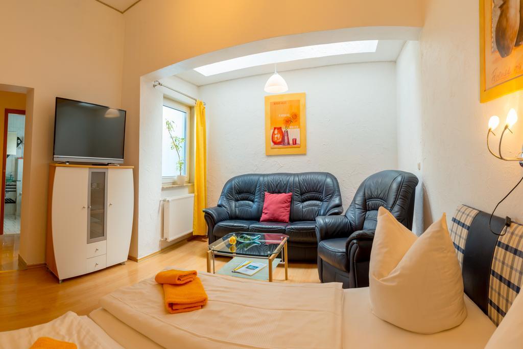 Hotel Am Mueritzhafen Garni Waren  Extérieur photo