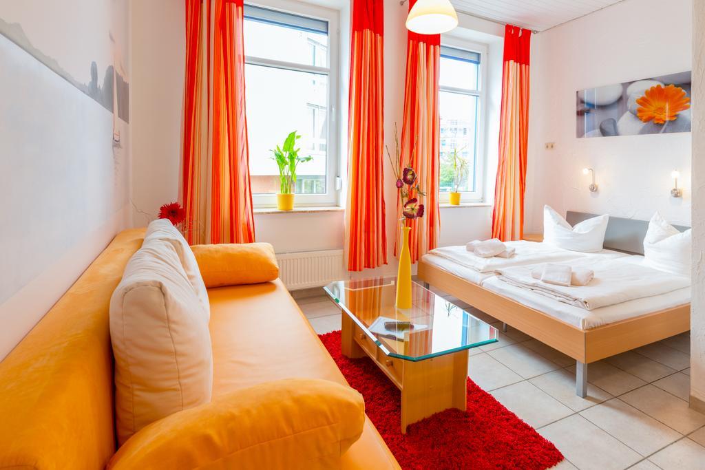 Hotel Am Mueritzhafen Garni Waren  Extérieur photo