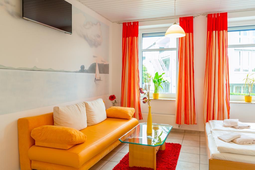 Hotel Am Mueritzhafen Garni Waren  Extérieur photo